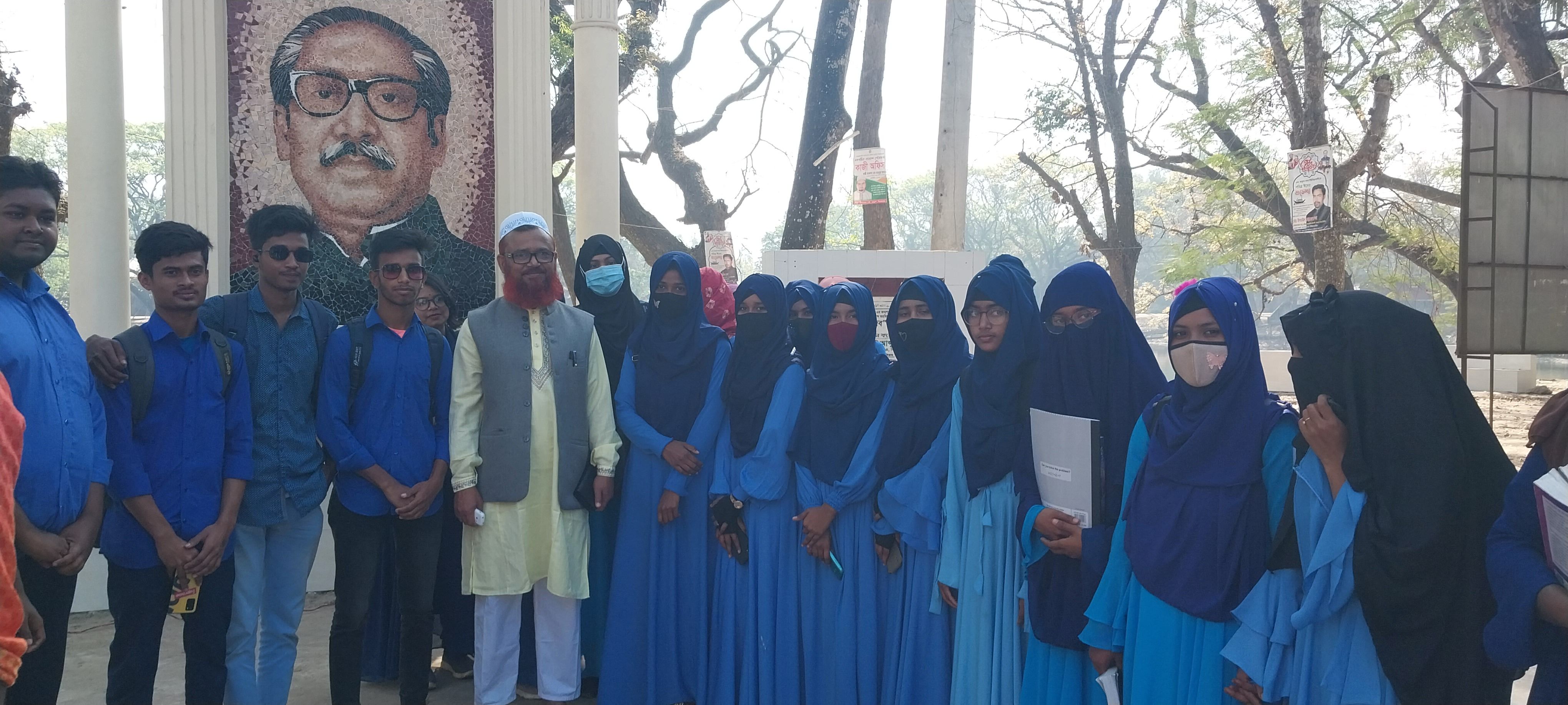 বঙ্গবন্ধুর প্রতিকৃতিতে পুশ্পস্তবক অর্পন