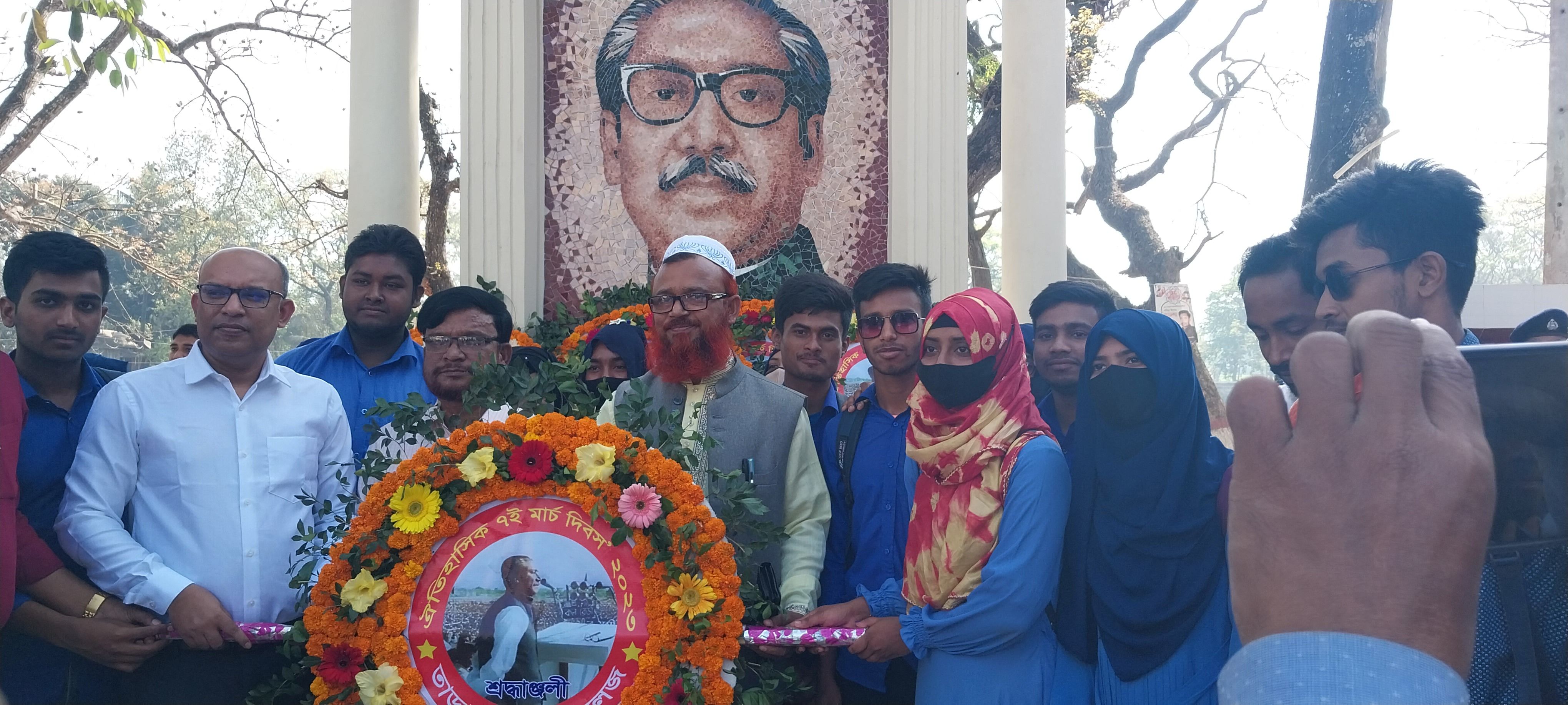 বঙ্গবন্ধুর প্রতিকৃতিতে পুশ্পস্তবক অর্পন